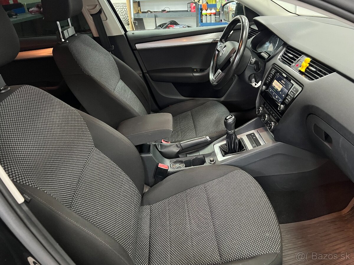 Škoda Octavia Kombi 1.6TDi TAŘNÉ ZAŘÍZENÍ NAVI ZIMNÍ ALU - 10