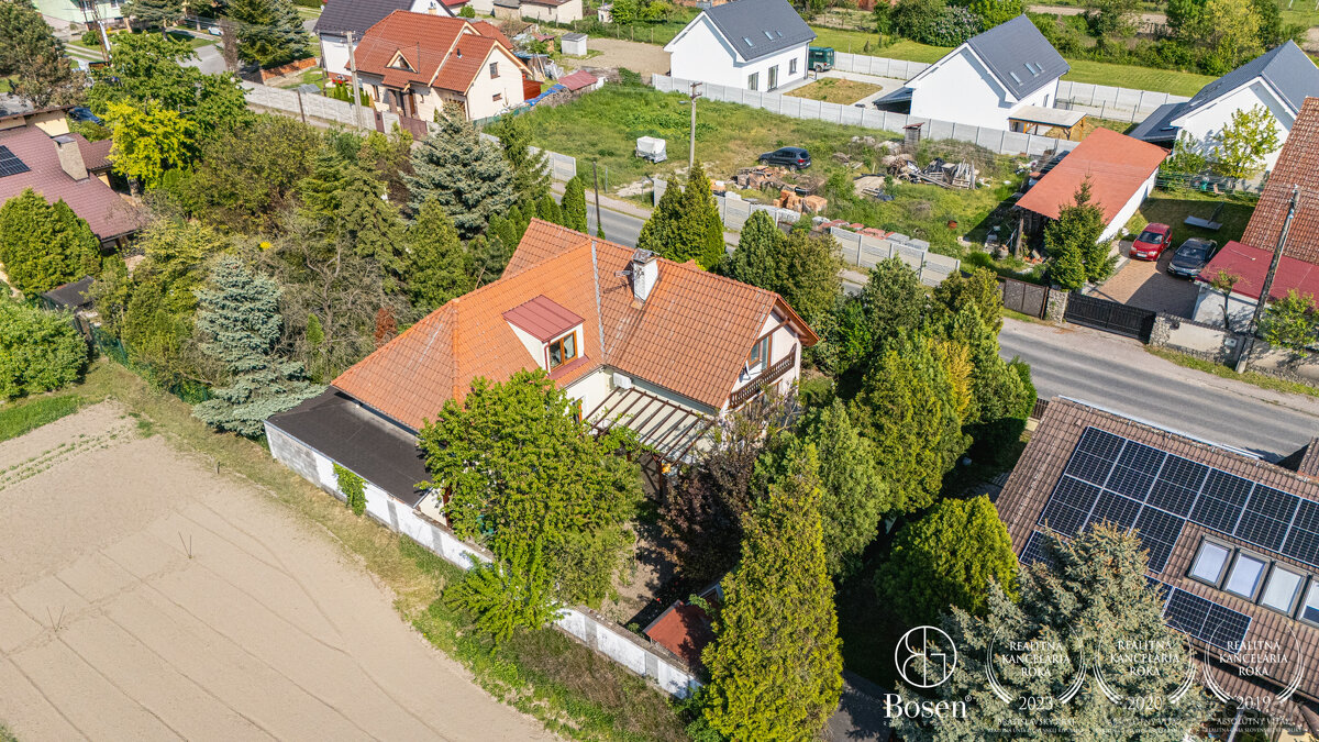 BOSEN | Priestranný rodinný dom s pivnicou, garážou a záhrad - 10