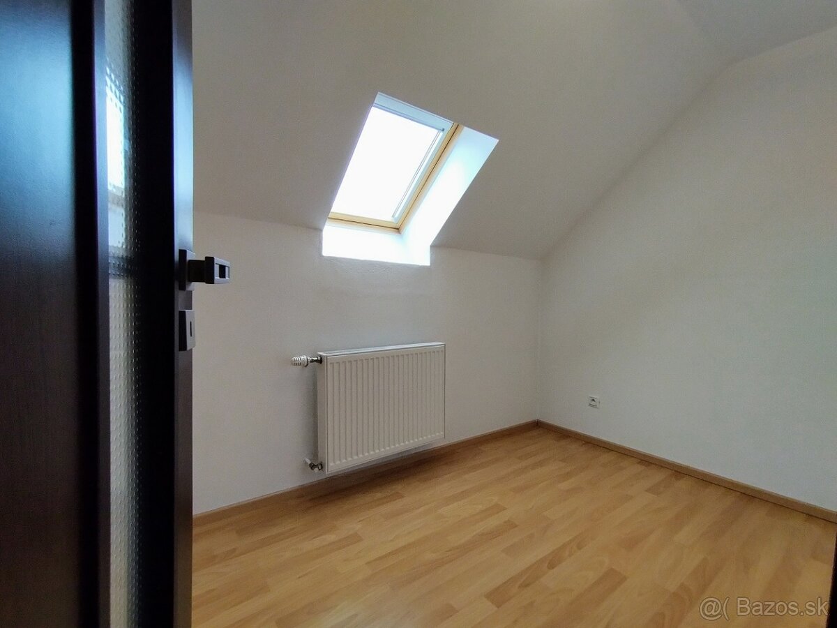 VÝHODNÁ KÚPA - SAMOSTATNÝ RODINNÝ DOM S GARÁŽOU - 10