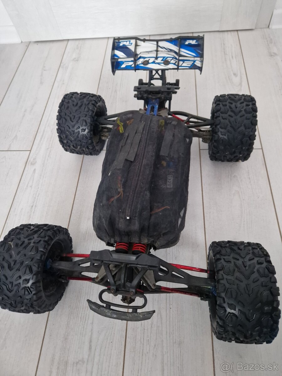 Traxxas e revo - 10