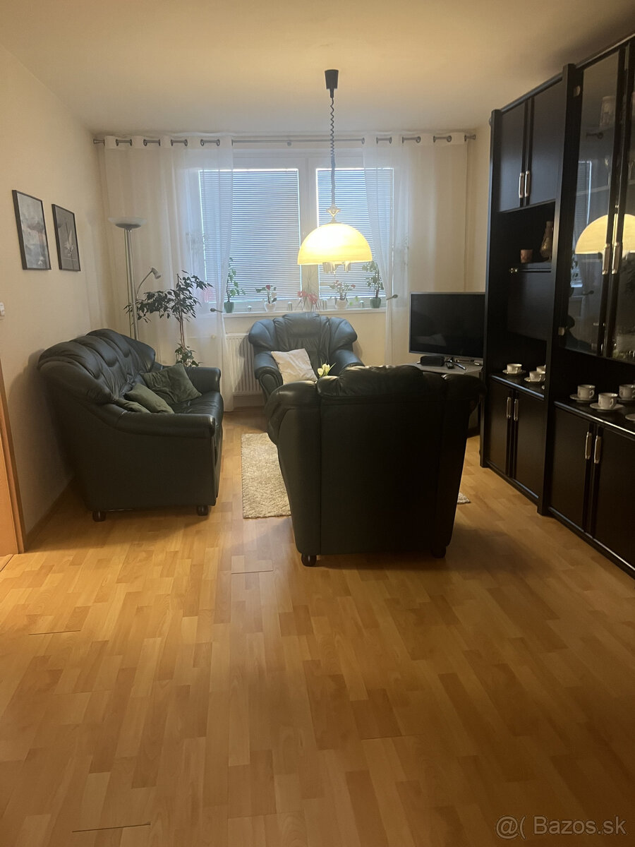 Váš nový domov čaká na vás – priestranný 3-izbový byt v Hume - 10