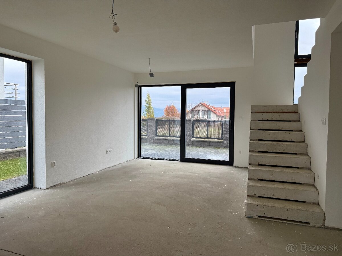 Na predaj moderný rodinný dom s výhľadom na mesto - 10