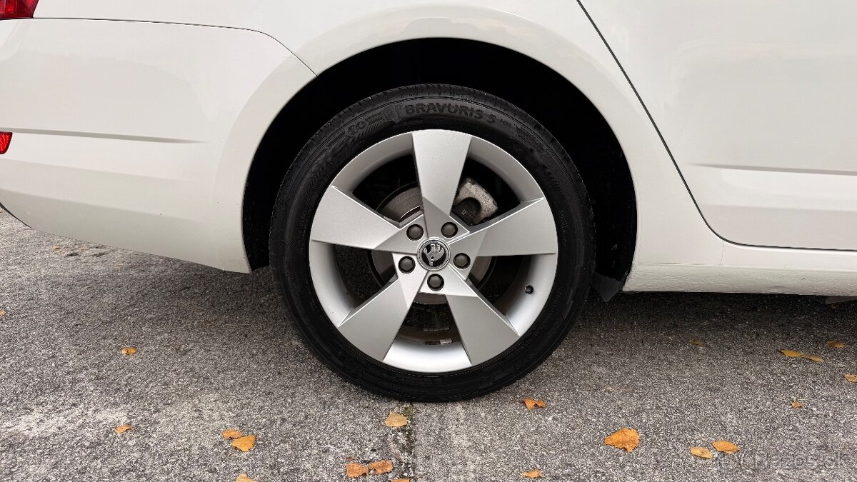 Škoda Octavia Combi 1,6 TDi Elegance - 10