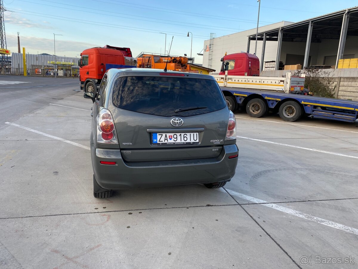 Toyota Corolla Verzo - 10