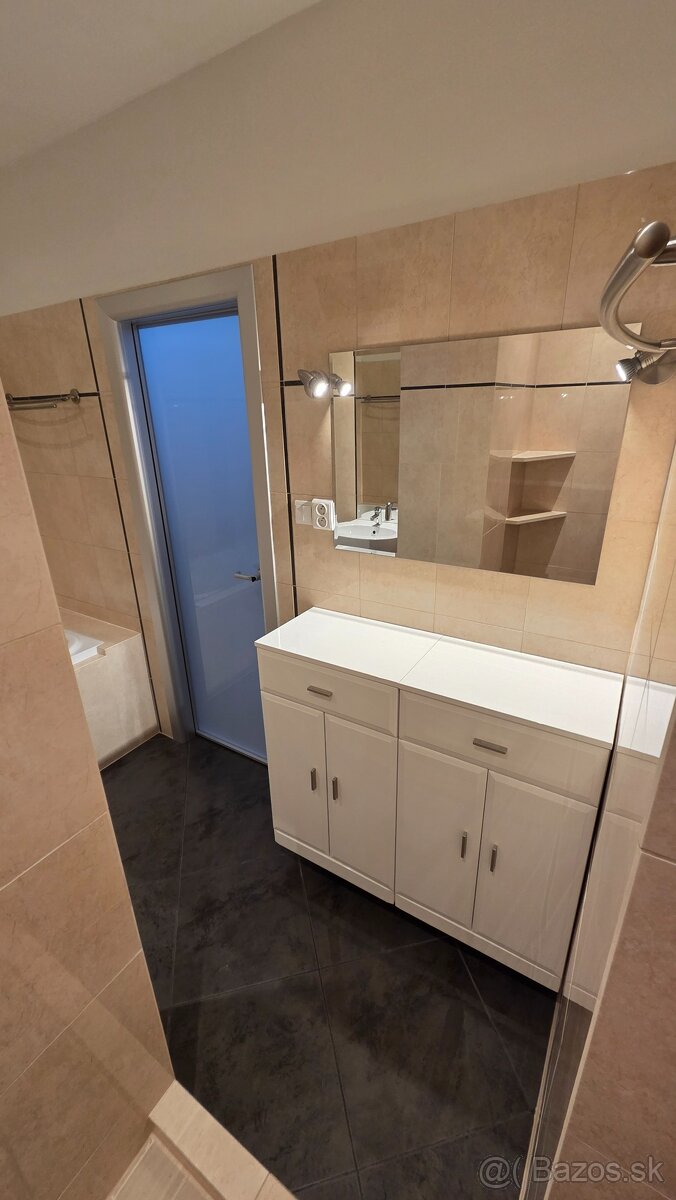 Prenájom 3izb.bytu na SNP - 10