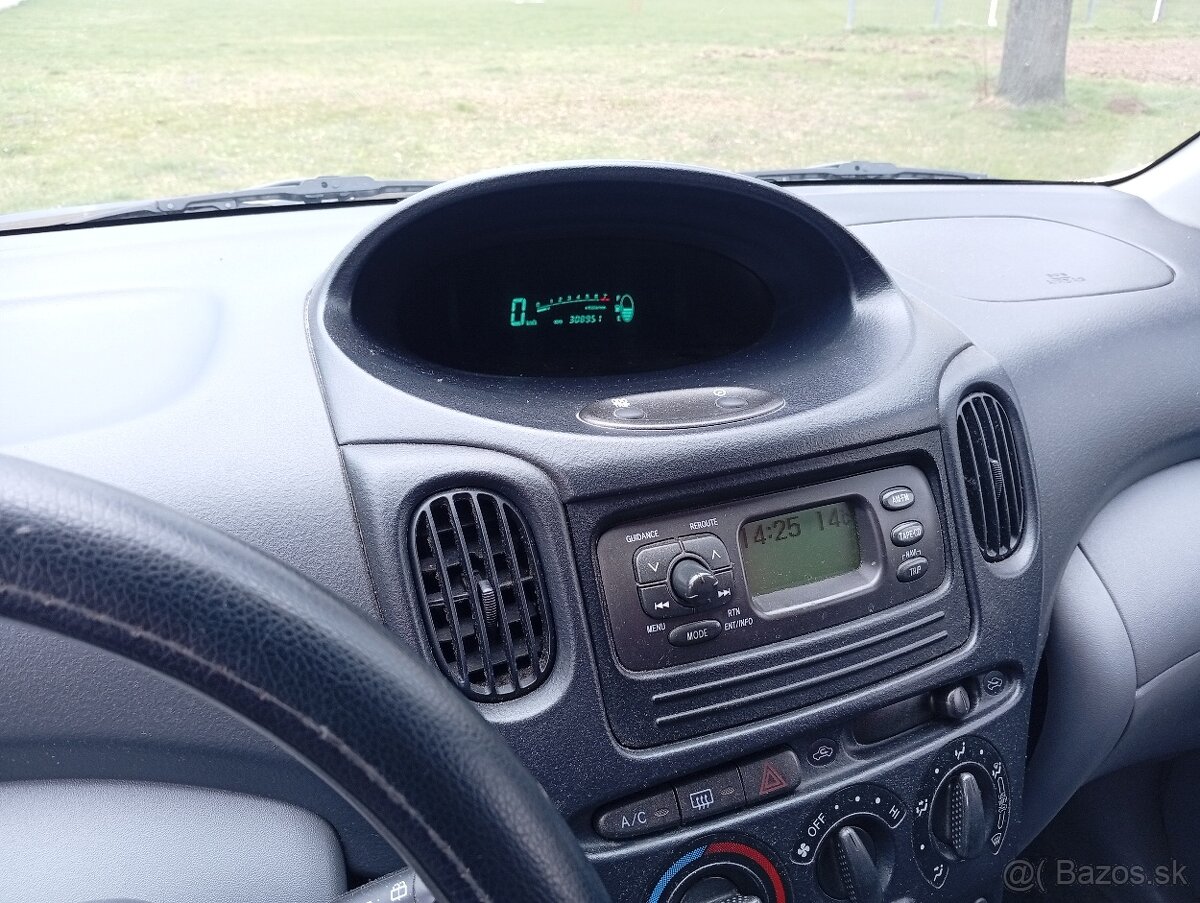 Predám Toyota Yaris Verso 1,5 vvti - 10
