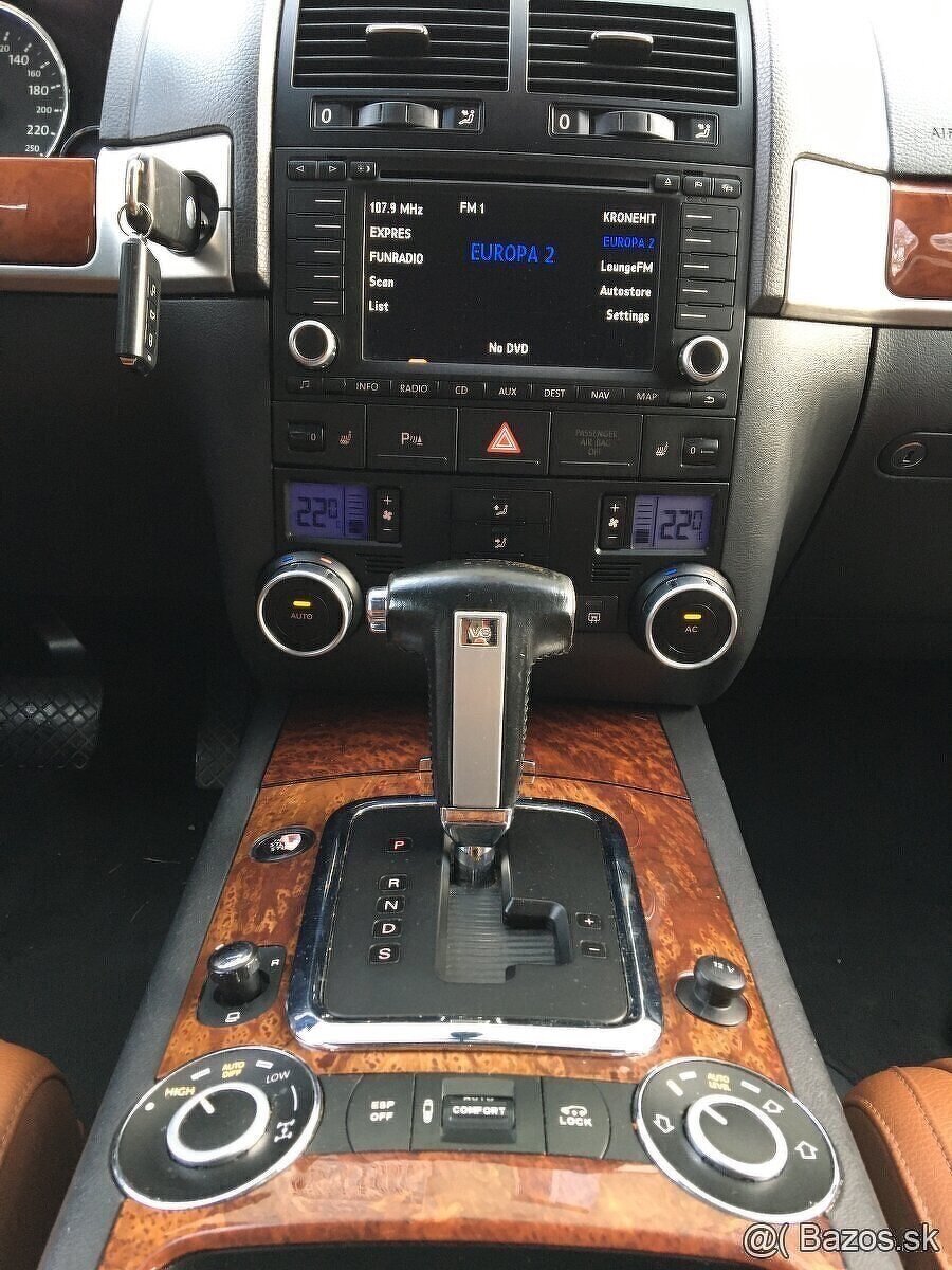 VOLKSWAGEN TOUAREG 3.0 TDi V6 4MOTION - 10