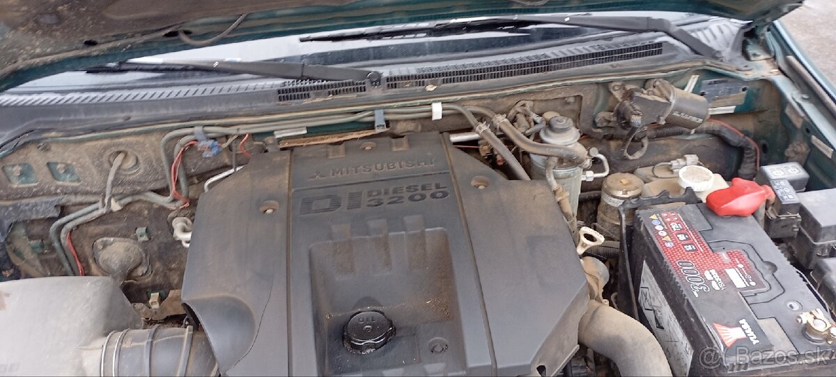 Mitsubishi Pajero - 10