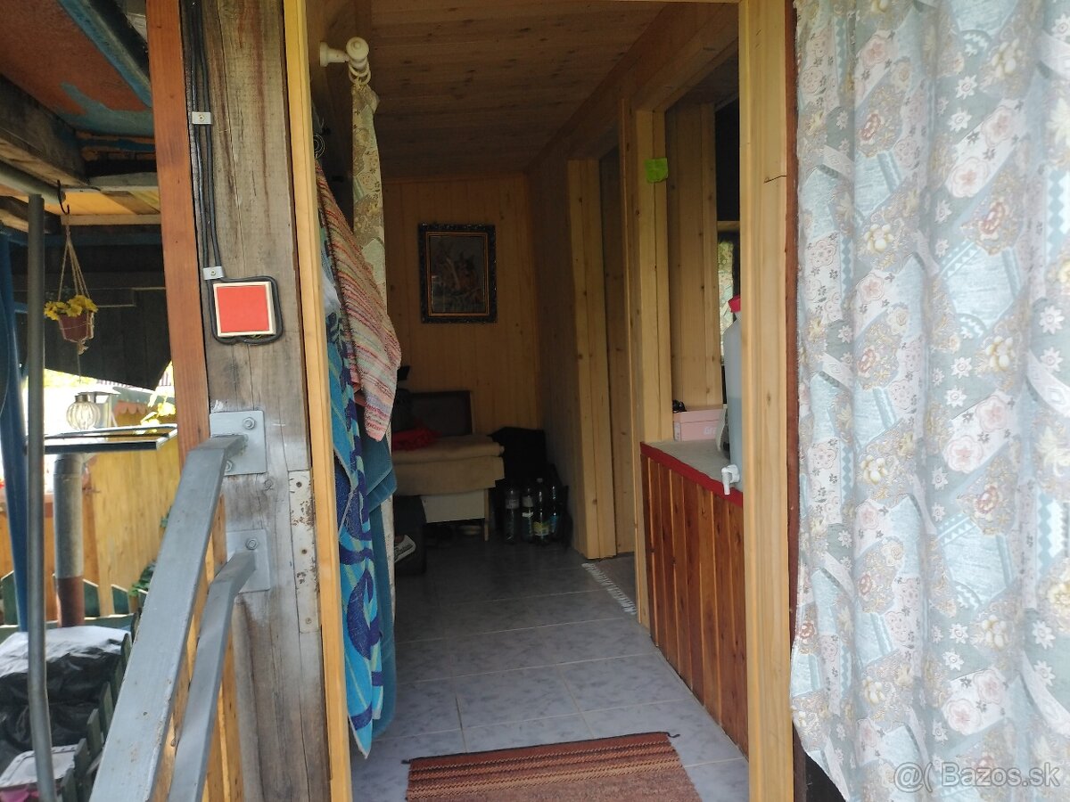 Záhrada s chatou Prievidza - 10