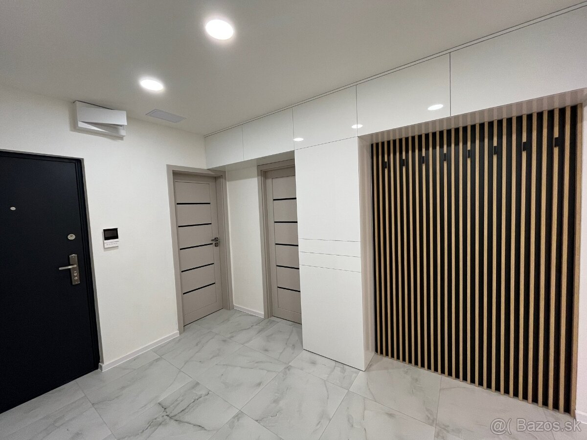 NOVINKA - MODERNÝ, KRÁSNY 3 IZBOVÝ BYT S LOGGIOU - 10