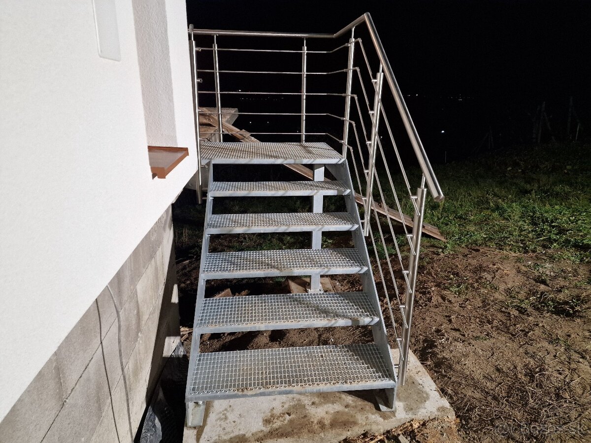 SCHODY PODĽA VAŠÍCH PREDSTÁV - 10