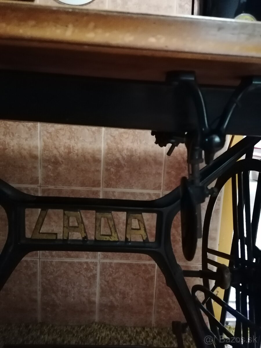 šijací stroj LADA - 10