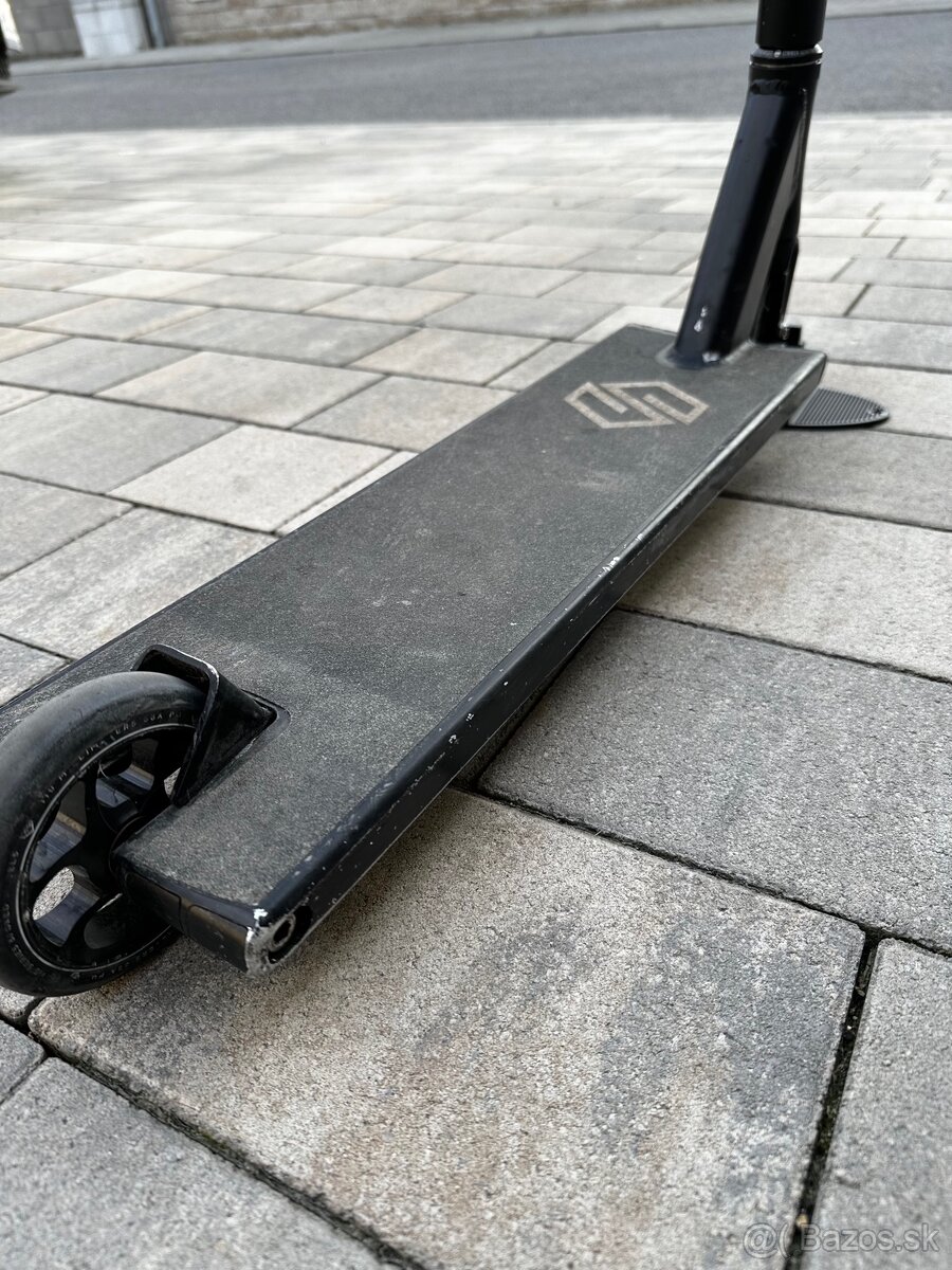 Kolobežka freestyle STRIKER GRAVIS L black - 10