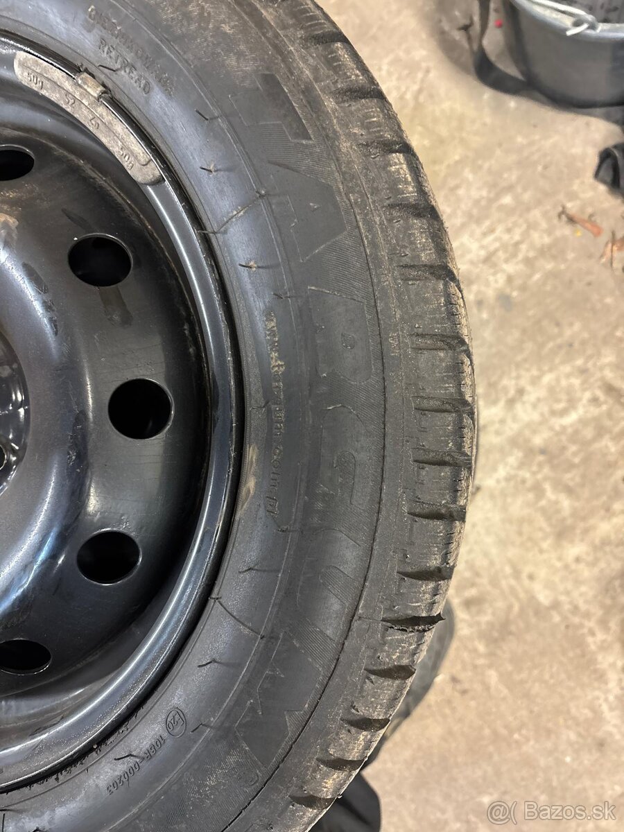Zimní pneu 195/60 R15 - 10