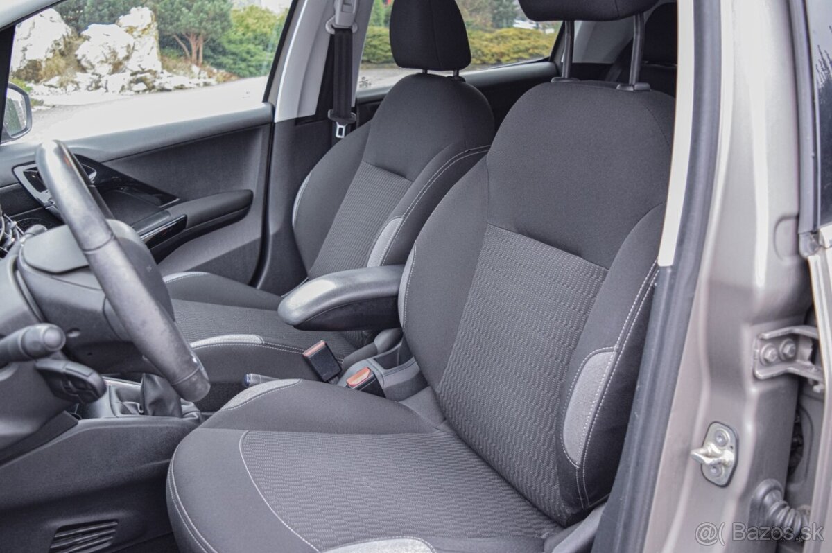 Peugeot 208 1.2 Active 2015 - 10