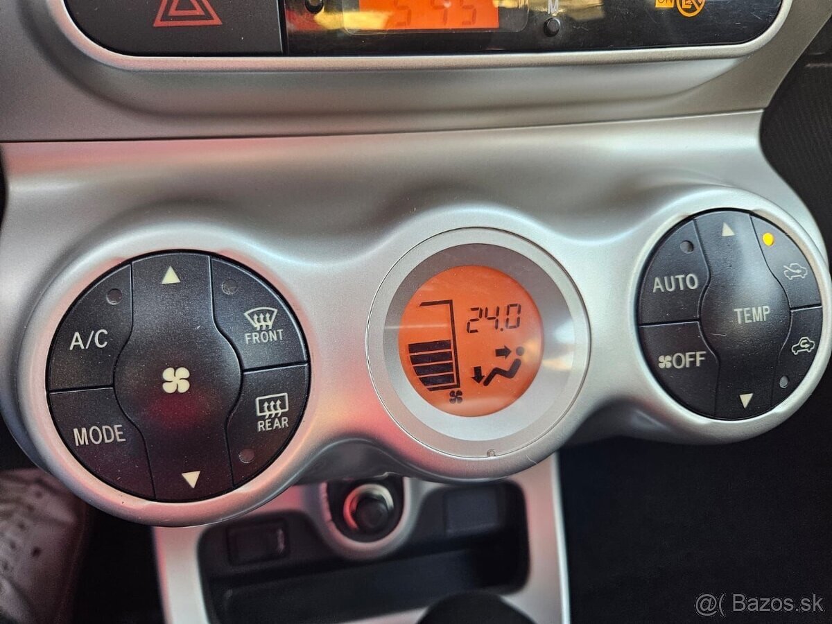 Toyota Urban Cruiser 1.4 I D-4D AWD Sol. - 10