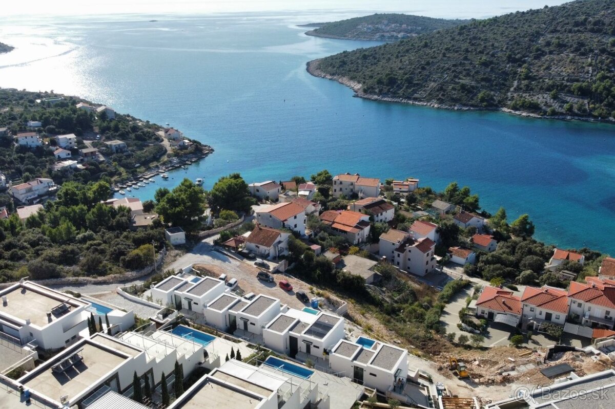 Chorvátsko, luxusná vila 80 metrov od mora. - 10