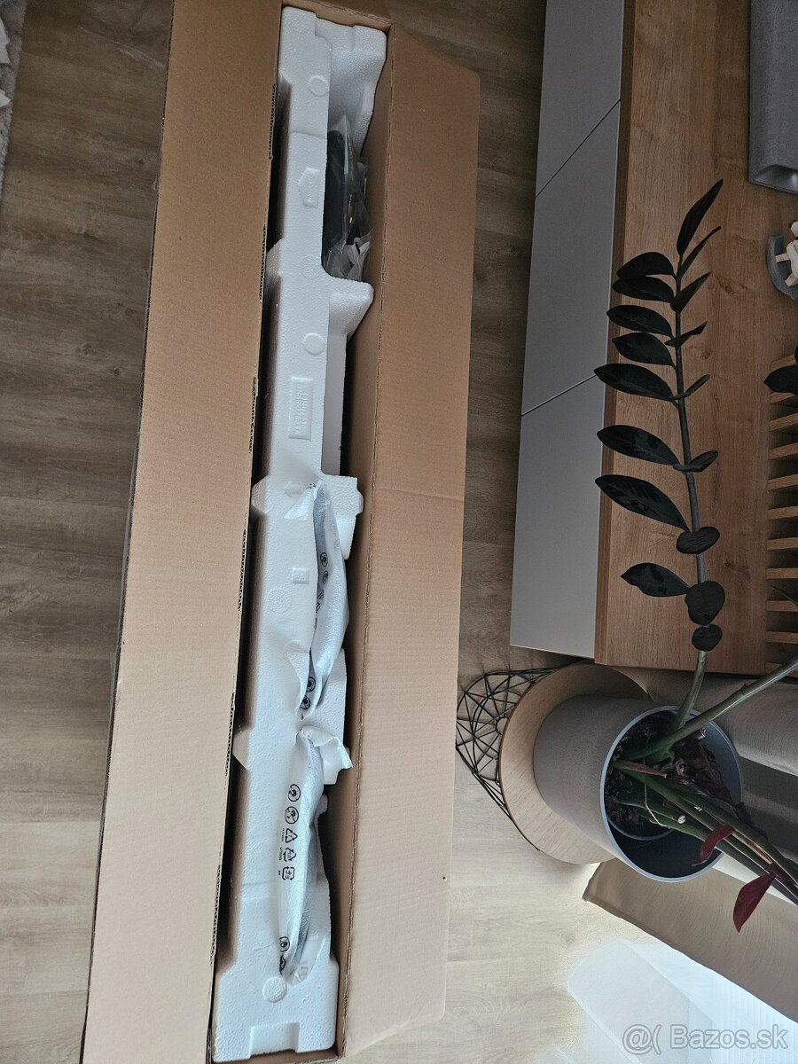 Samsung 4K UHD TV 49" - 10