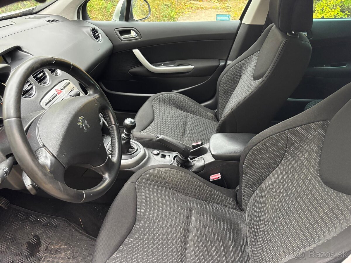 Peugeot 308 SW 1.6 HDi FAP Mont Blanc Premium - 10