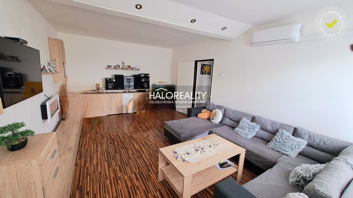 HALO reality - Predaj, rodinný dom Borovce, 2 x 3-izbový byt - 10