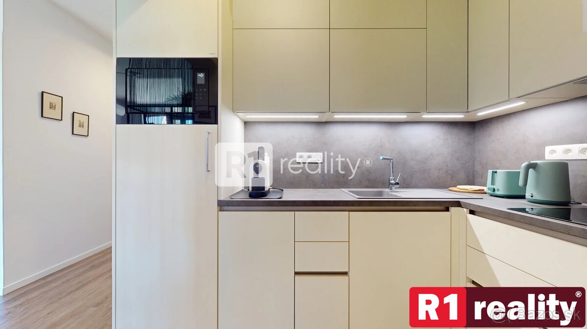 Na prenájom 2 izbový byt 45 m2 + terasa 15 m2 + 30 m2 predzá - 10