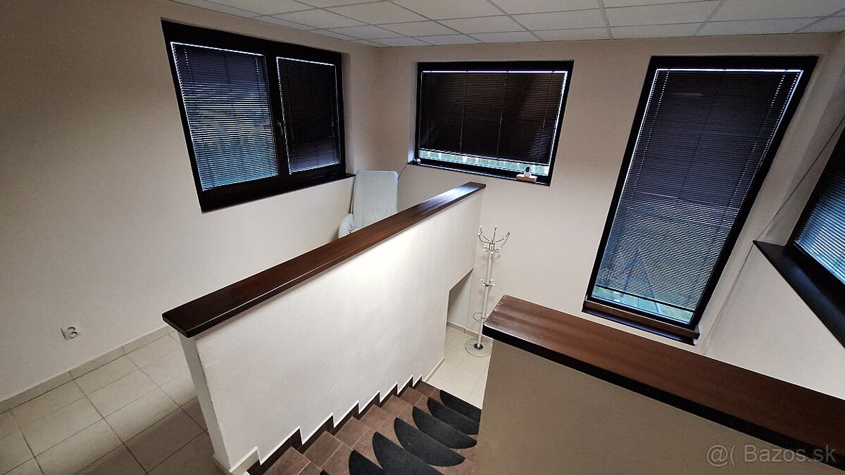 Rodinný dom na samote blízko jazera + 2,4 ha pôdy - 10