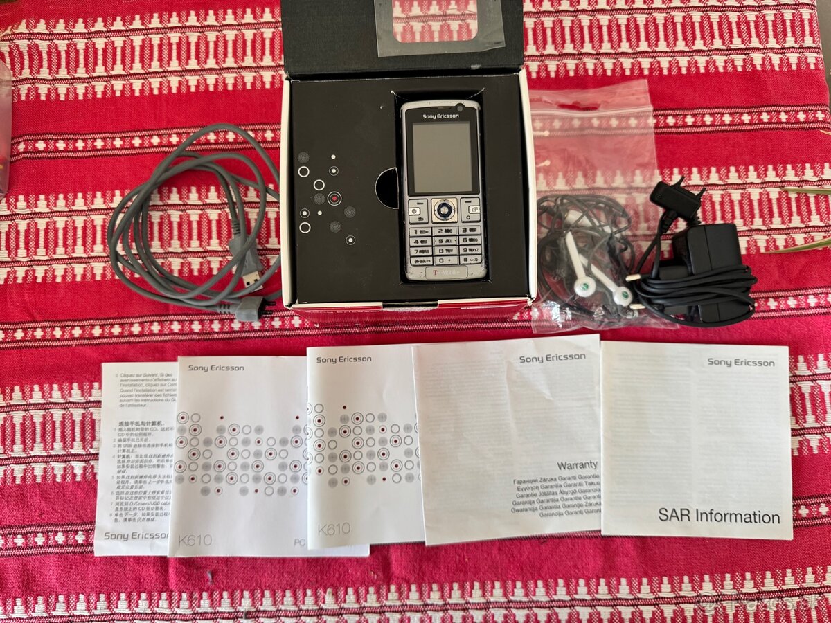 Sony Ericsson K610i - 10