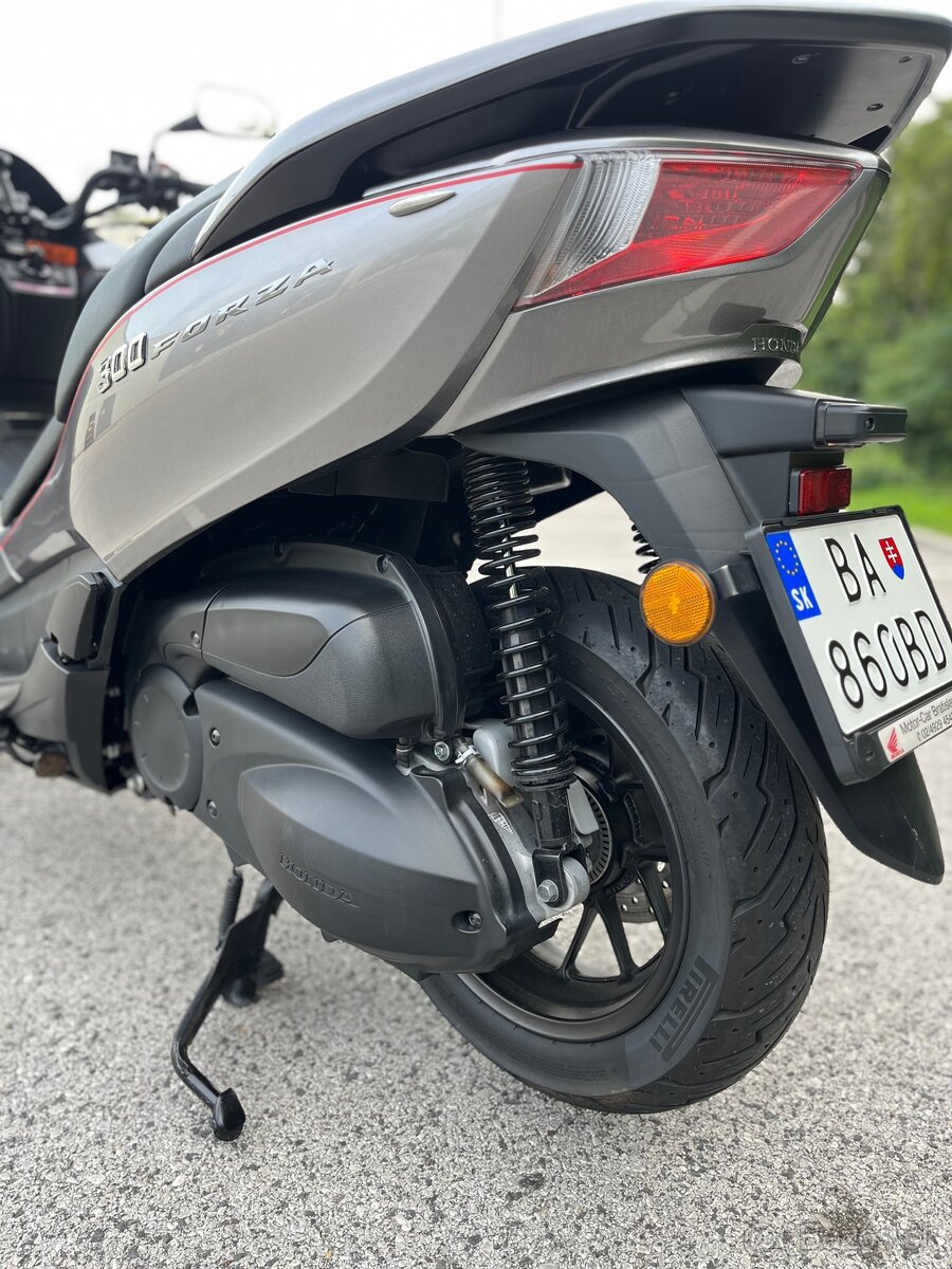 Honda Forza 300 - 10