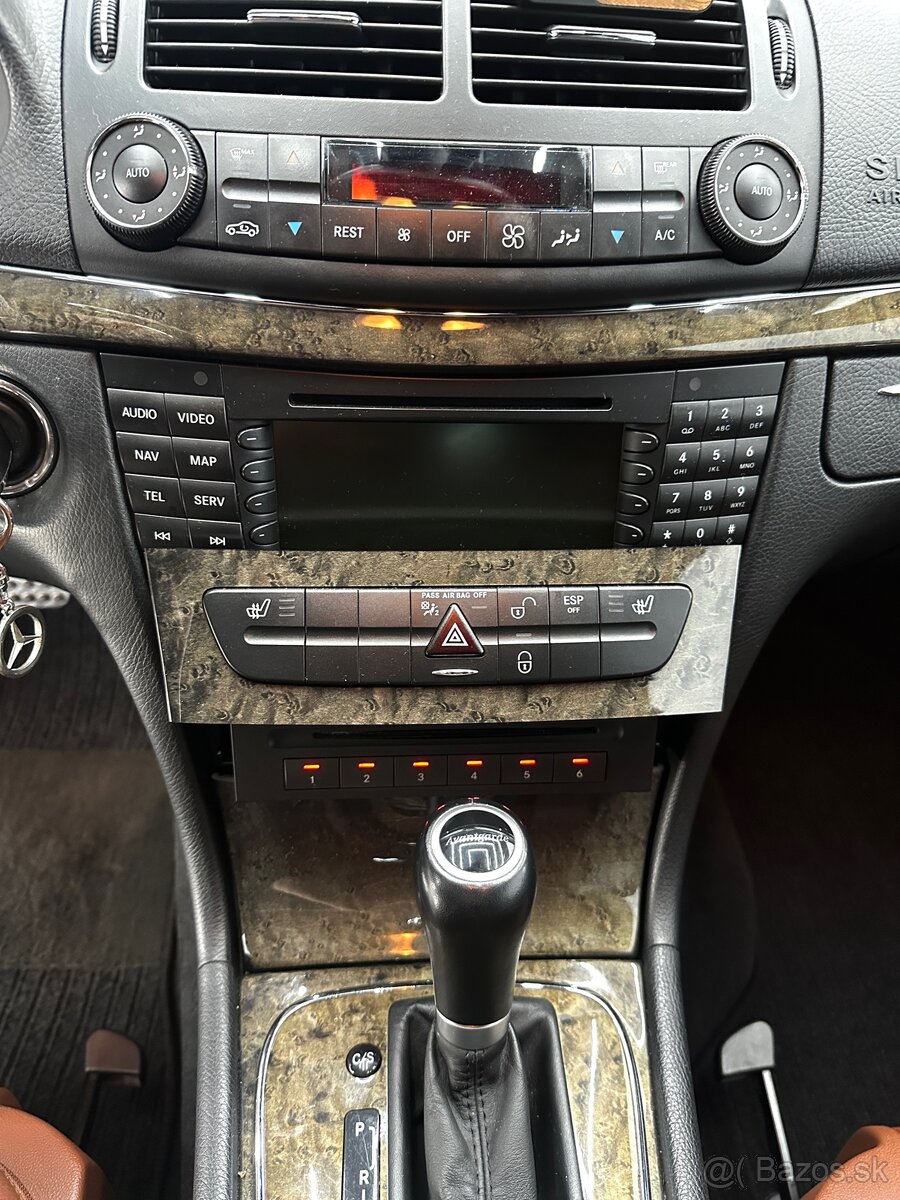 Mercedes Benz E350 V6 4matic - 10