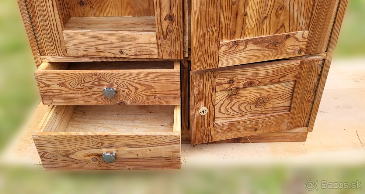 Masívne skrine z červeného smreku. - 10