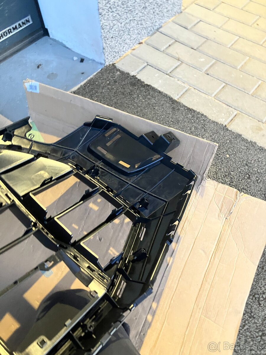 maska mrizka grill audi q8 19- cerna sq8 - 10