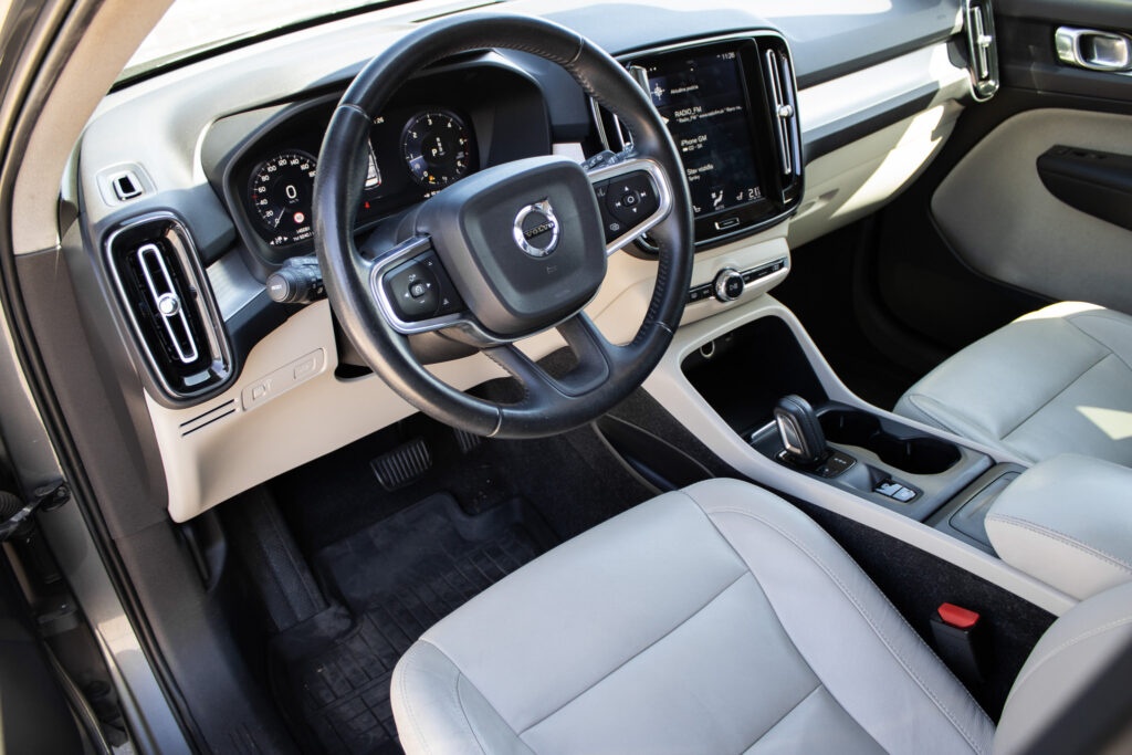 Volvo XC40 D4 Momentum (2018) - 10