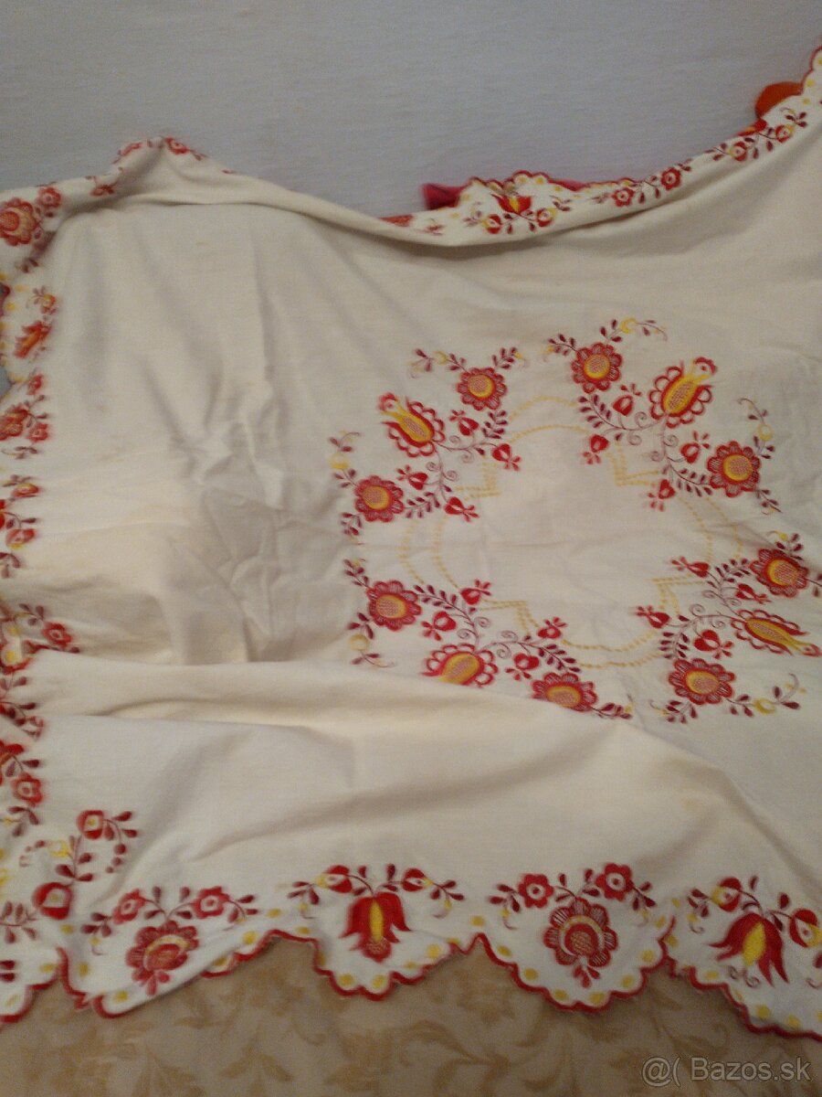 Retro vyšívané obrusy - 10