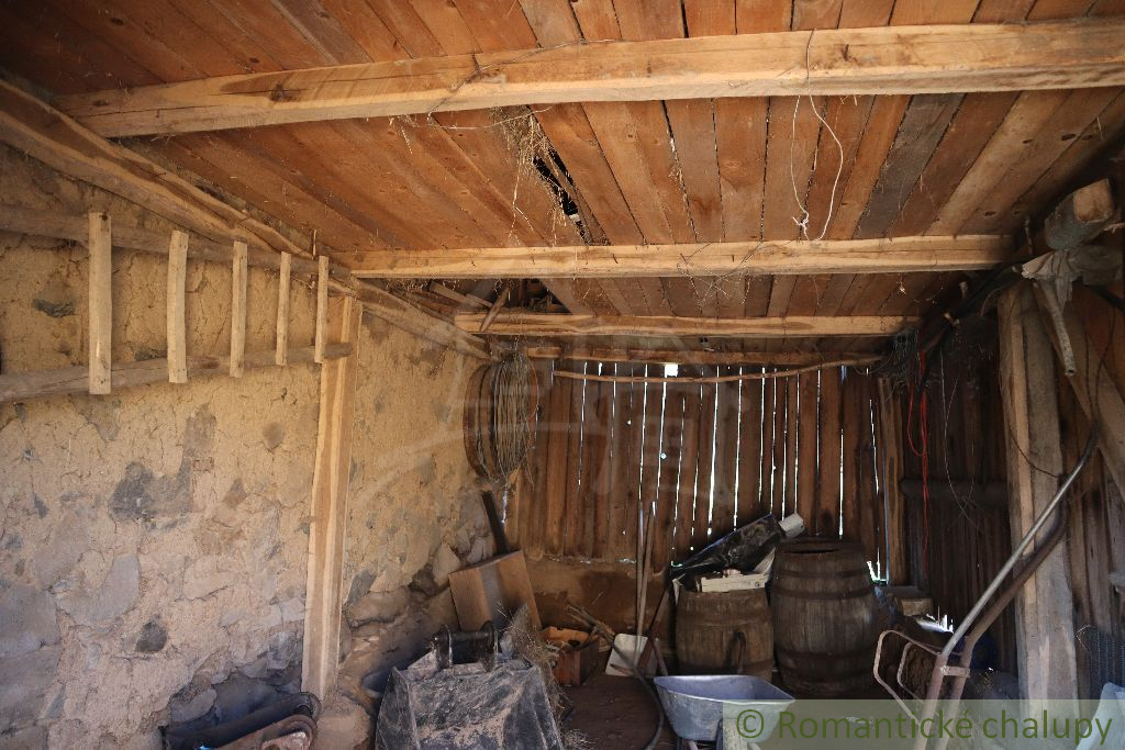 VÝRAZNE ZNÍŽENÁ CENA - Gazdovský dvor v príjemnom prostred - 10