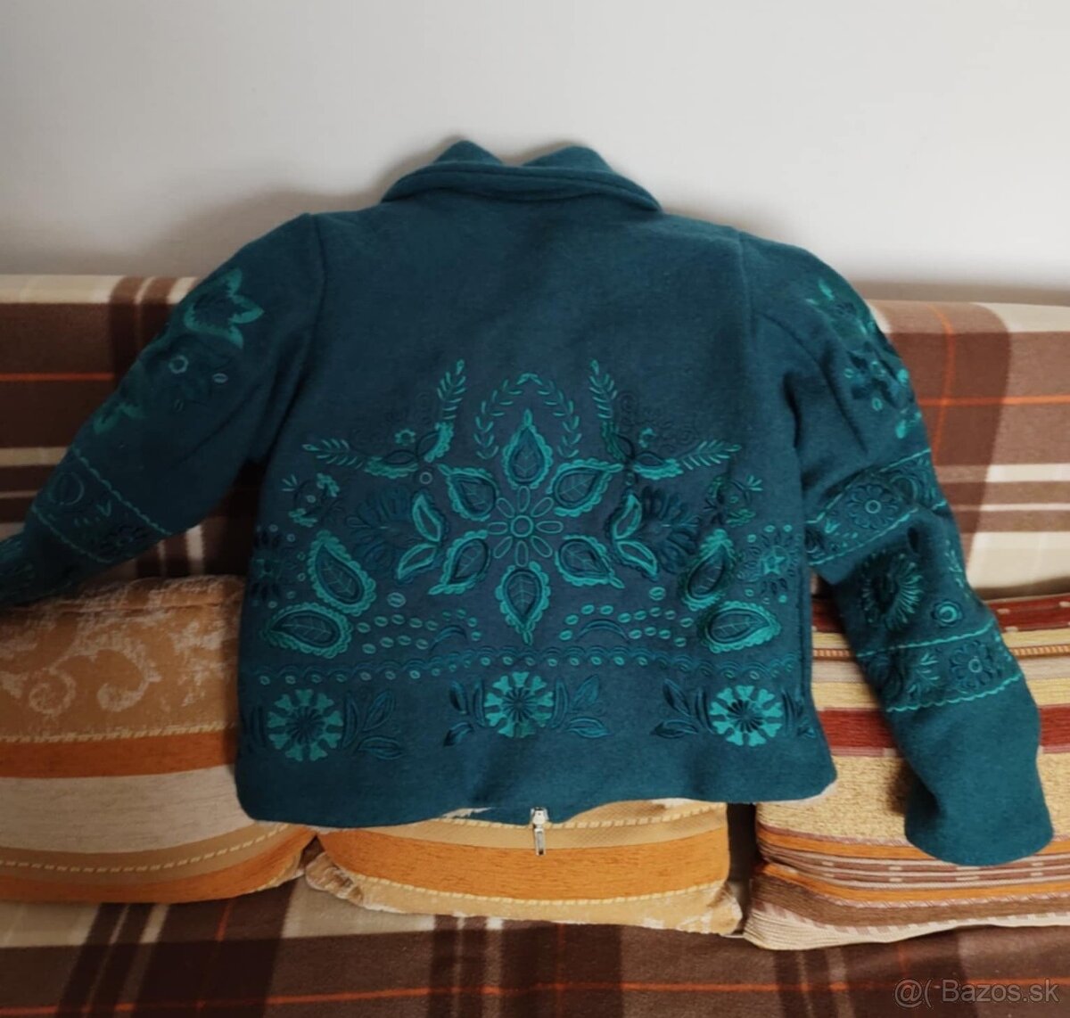 Vyšívaný kabátik zn. Jaroslava Wurll Kocanová - 10