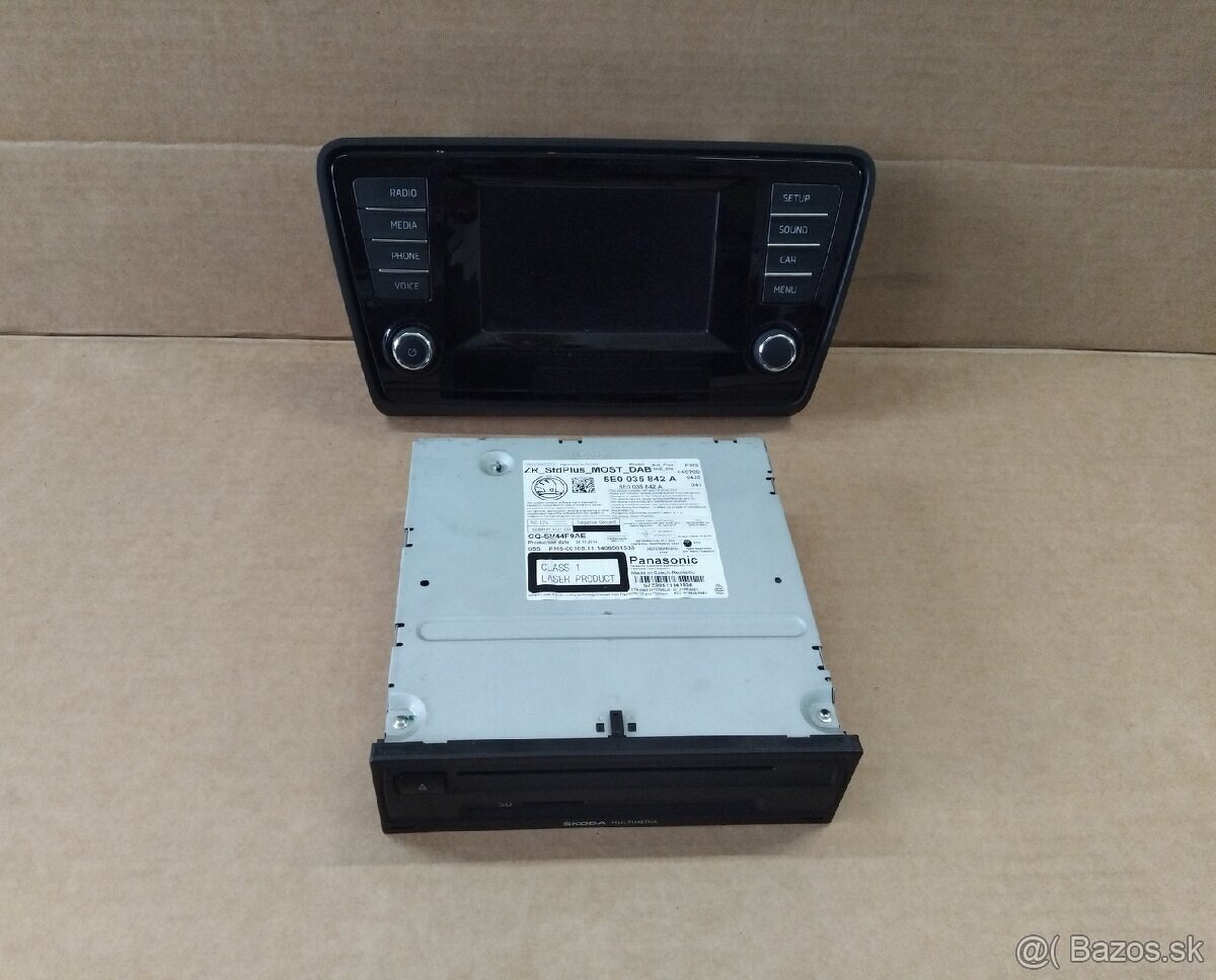 autorádio Octavia 3 - displej, čítačka - 10