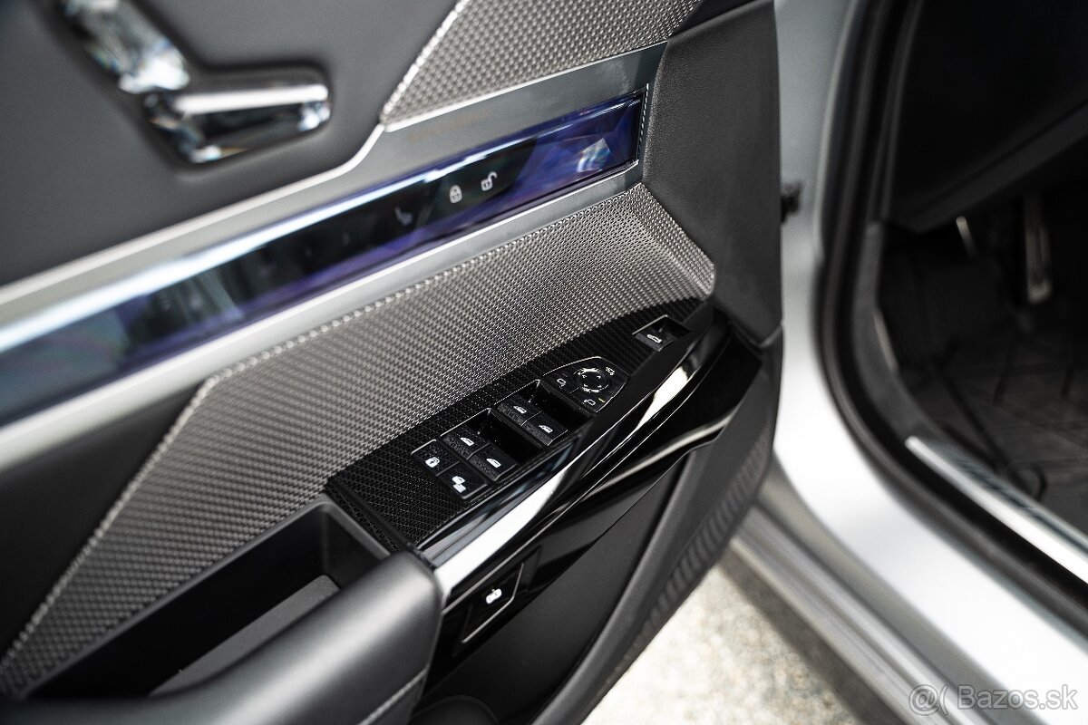 BMW M760e xDrive A/T Na prenájom - 10