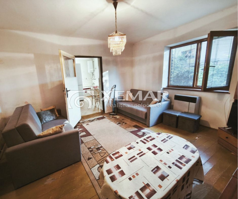 Na predaj 6-izbový rodinný dom v obci Veľké Straciny - 10