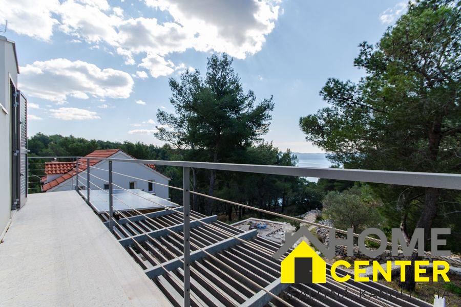 NA PREDAJ šarmantný dom / 72 m² /s výhľadom na more na ostro - 10