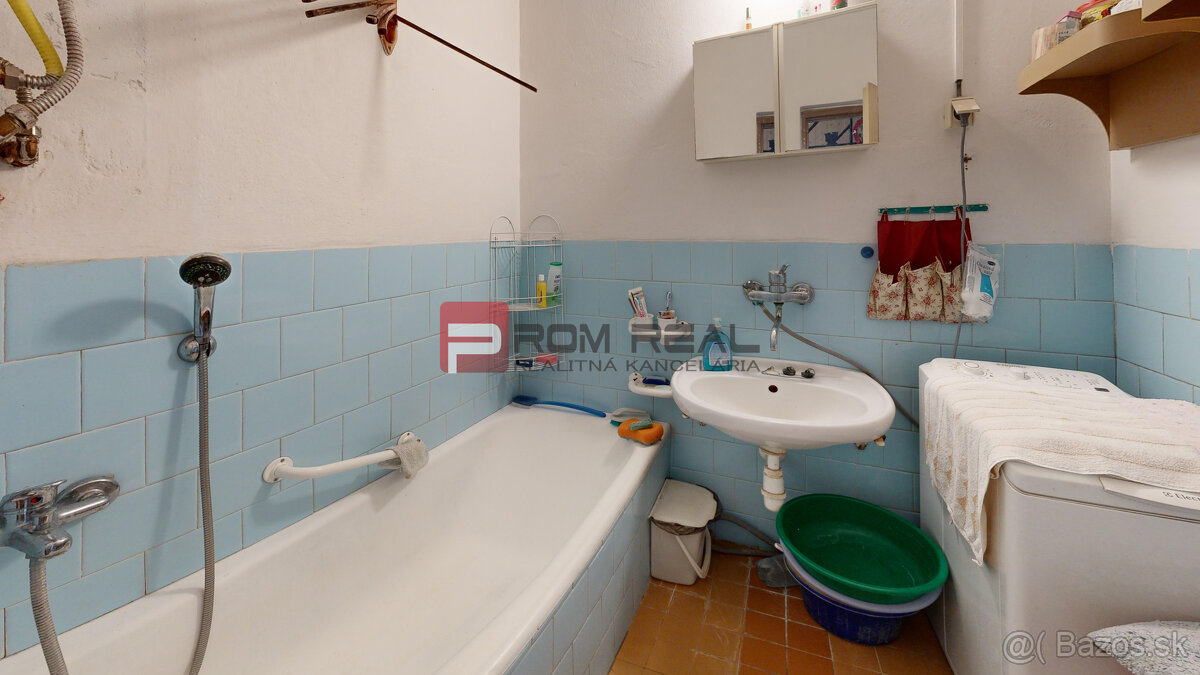 PREDAJ - Rodinný dom v meste Gbely - 10