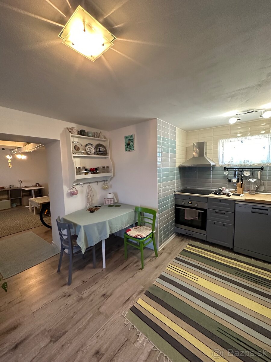 Na predaj rodinný dom v Medveďove - 10