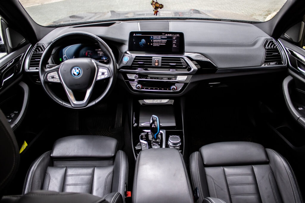 BMW iX3 Panoráma 210kW Harman Kardon - 10