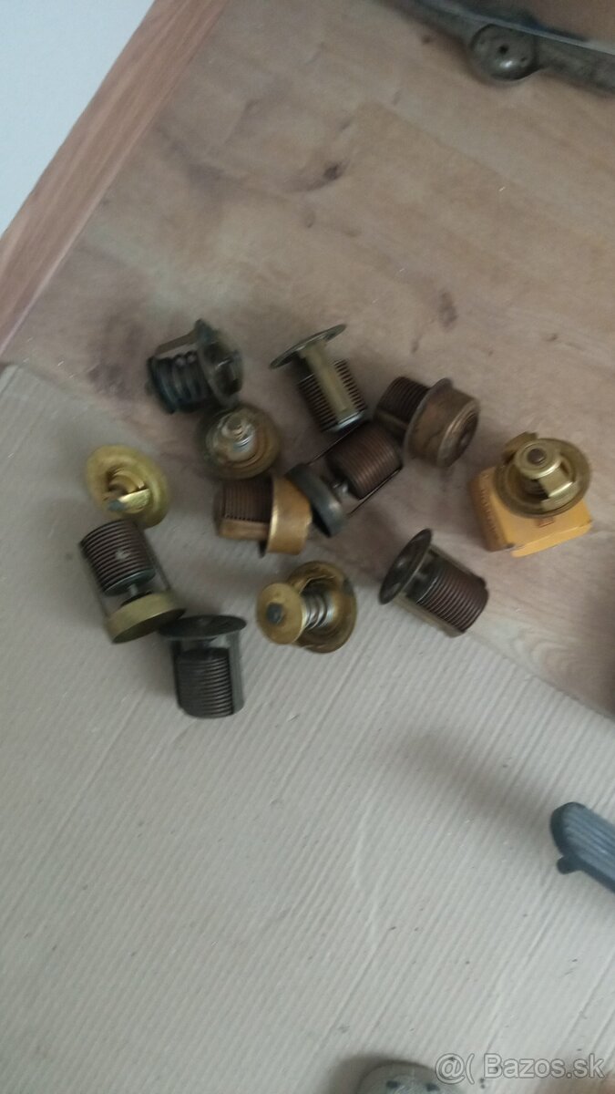 Súčiastky na staré typy Škoda 100, 105,120 - 10