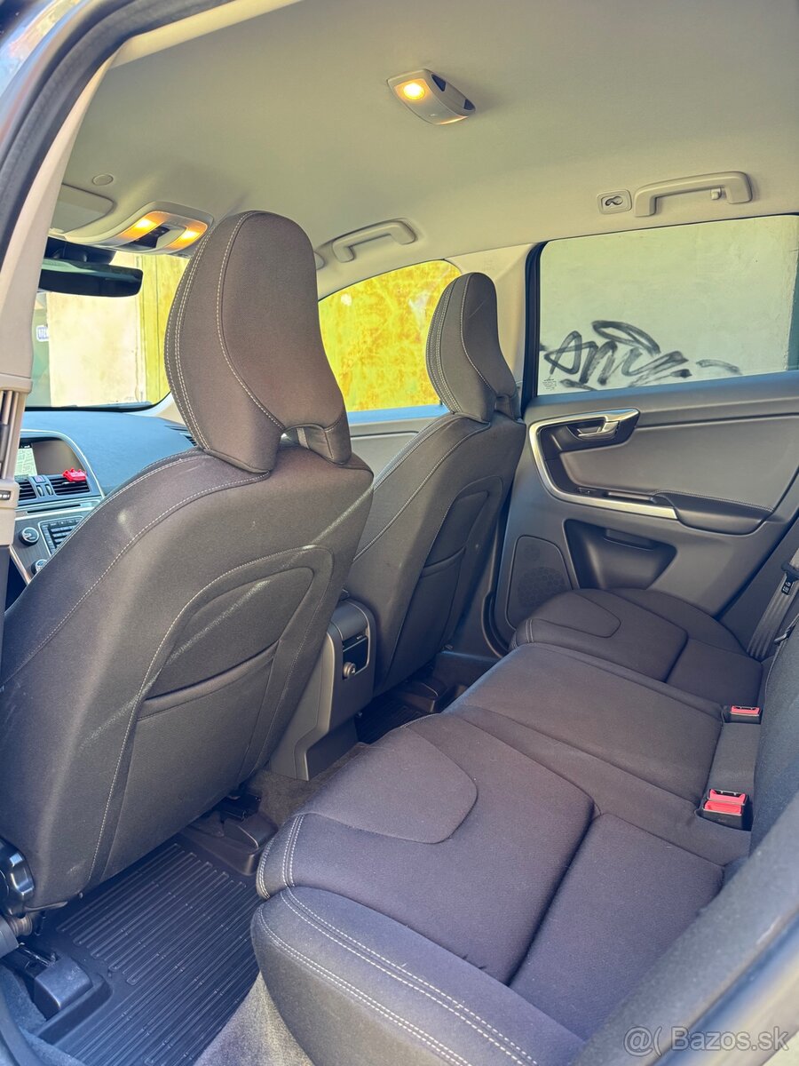 Predám Volvo XC60 AWD - 10