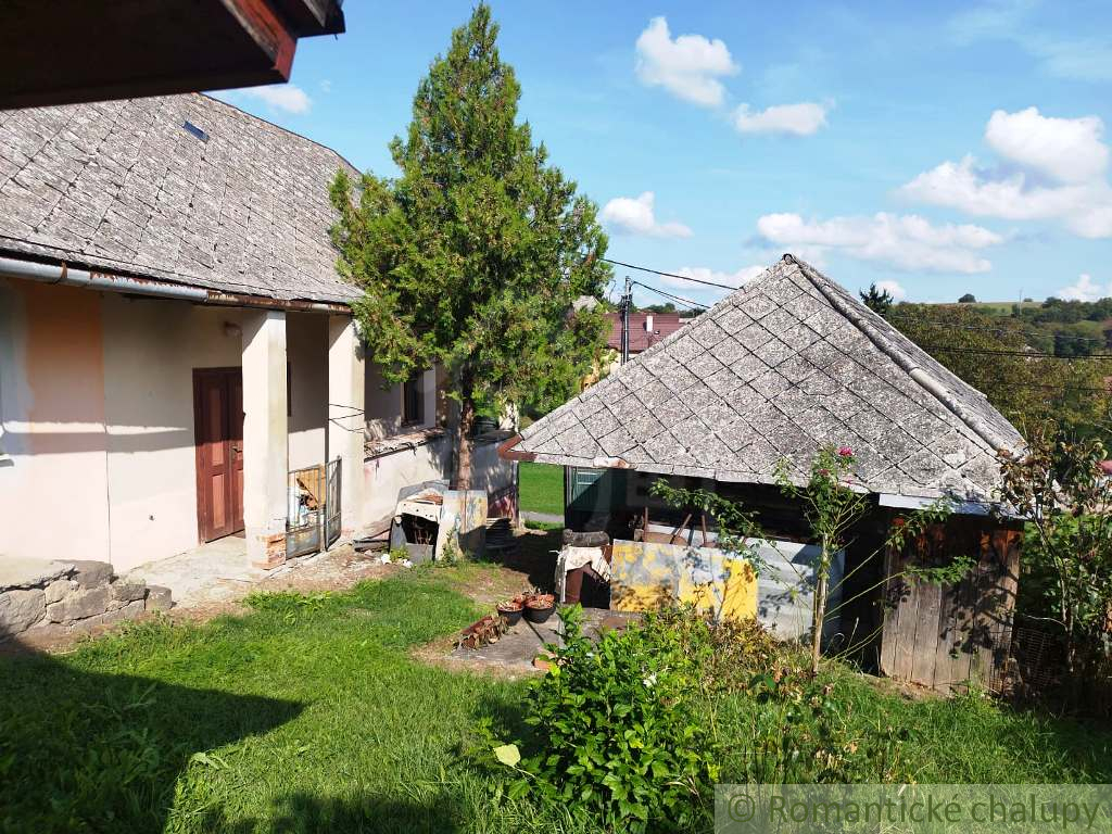 Z časti rekonštruovaný gazdovský dom v obci Hrušov - 10