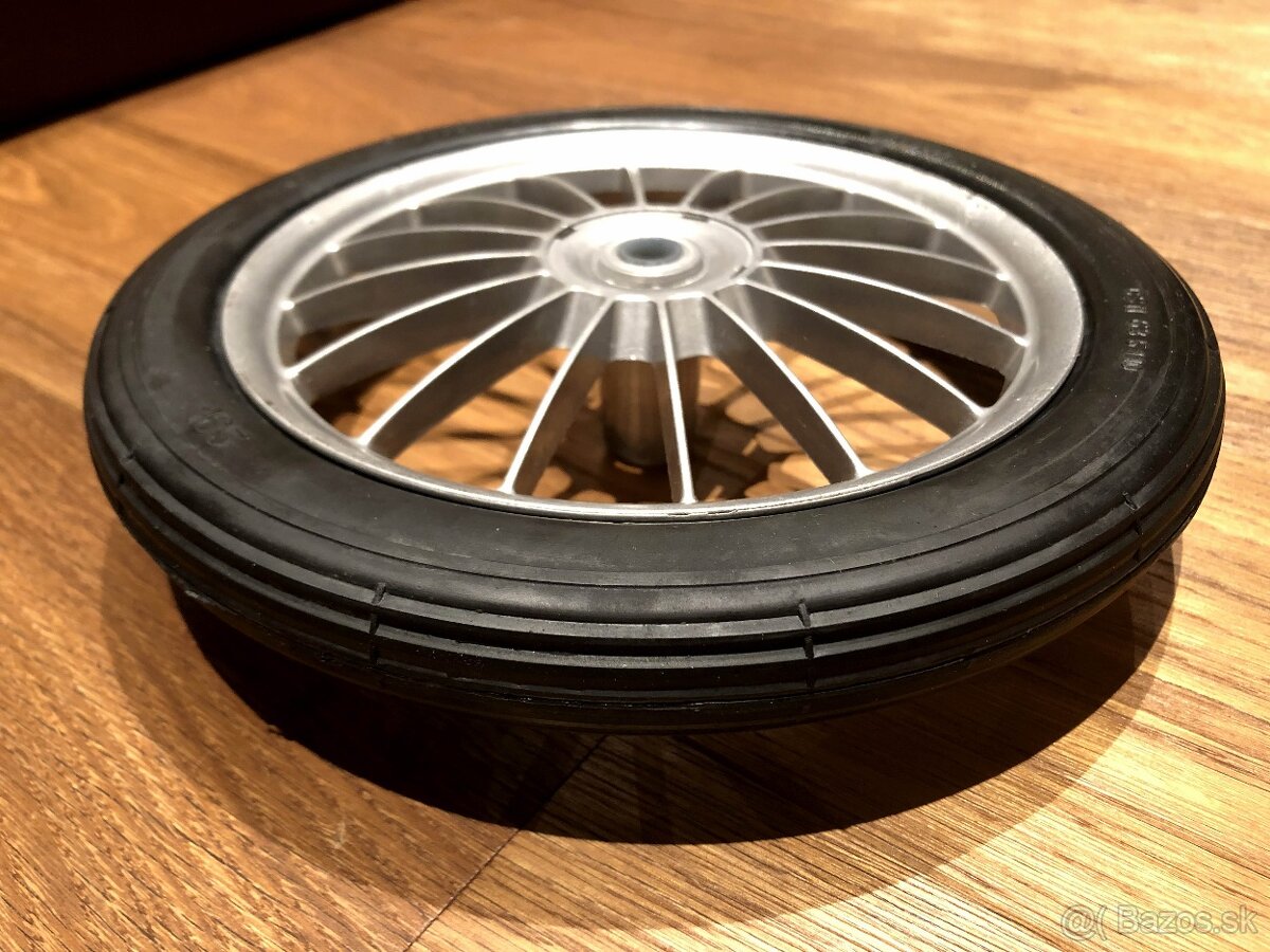 Nové pneumatiky BARUM na kočík Liberta, dětská vozidla TD - 10