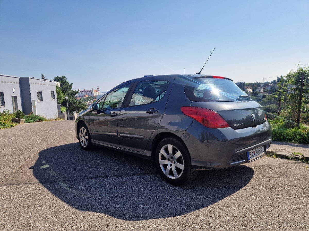 Peugeot 308 hatchback benzín 1,6 rok 2010 - 10