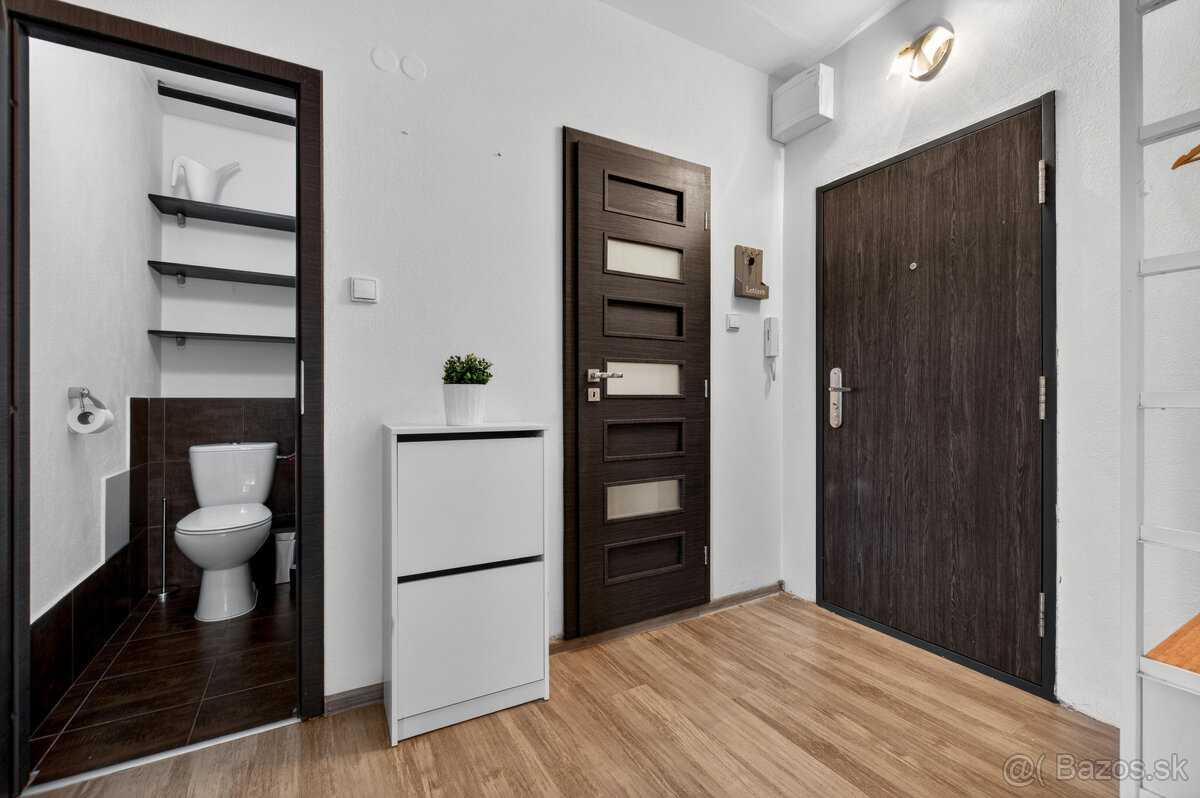 Zrekonštruovaný a zariadený 3-izbový byt s balkónom - 10