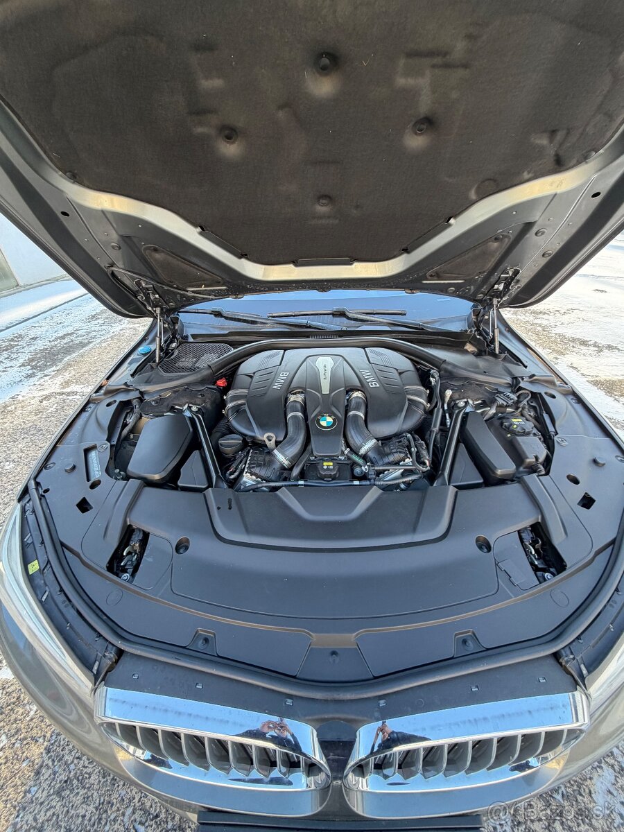 BMW Rad 7 750i xDrive A/T - 10