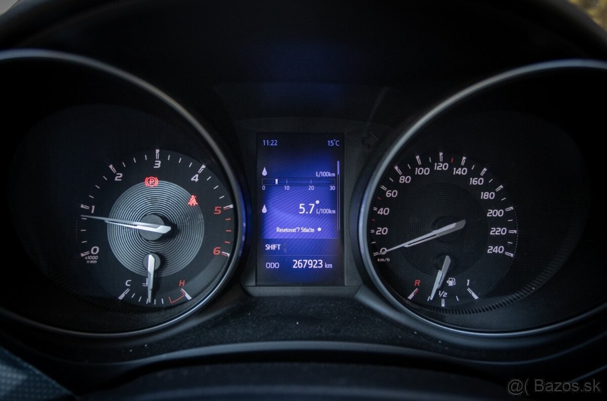 TOYOTA AVENSIS Combi 2.0 105kW 2017 - 10